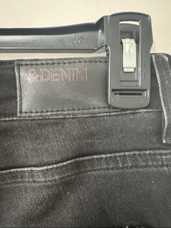 H&M Women's Black Skinny Jeans with Distressed Knees - Picture 6 of 7